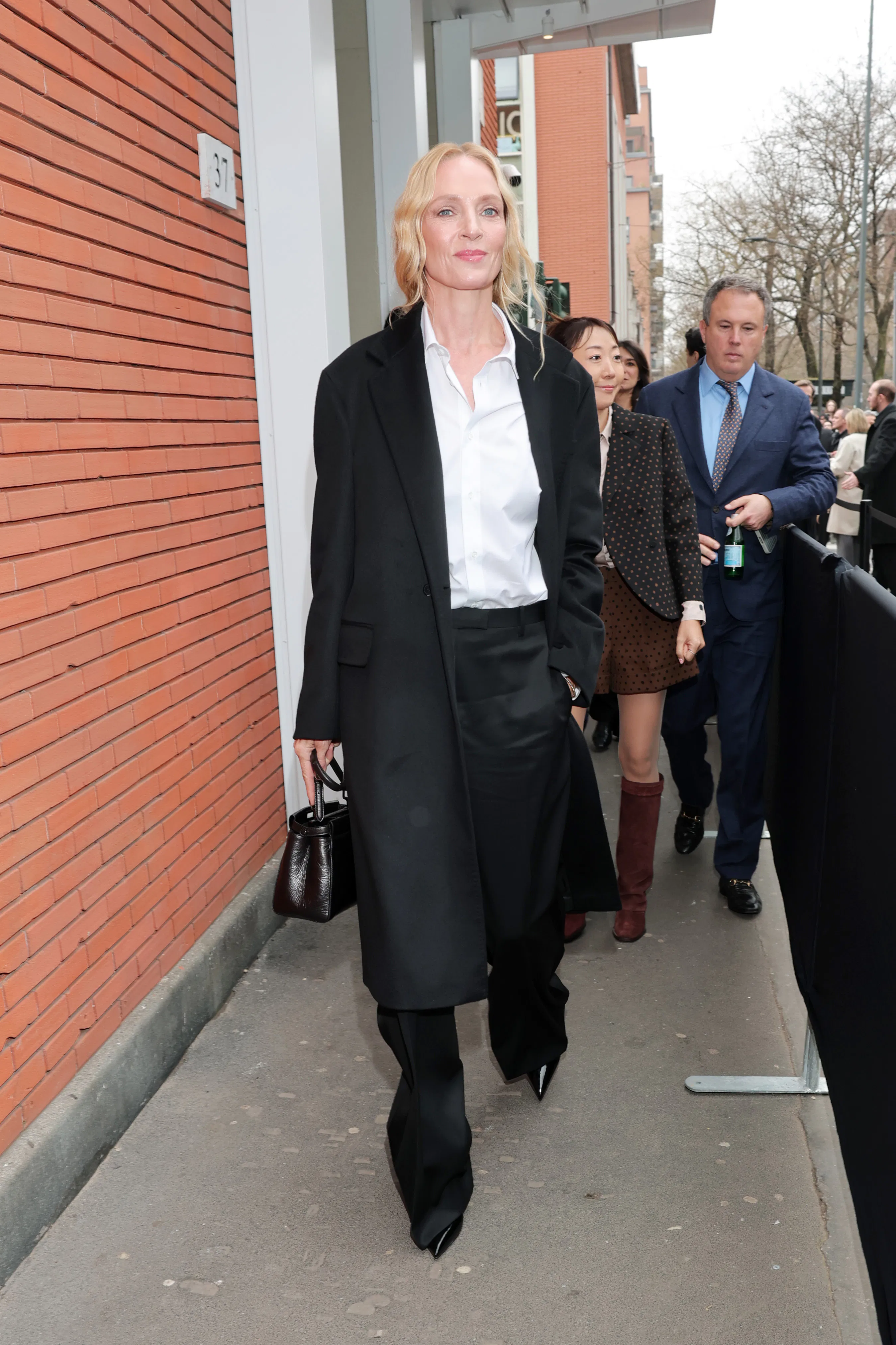 MILAN, ITALY - FEBRUARY 25: Uma Thurman attends the Fendi fashion show during Milan Fashion Week Wom...