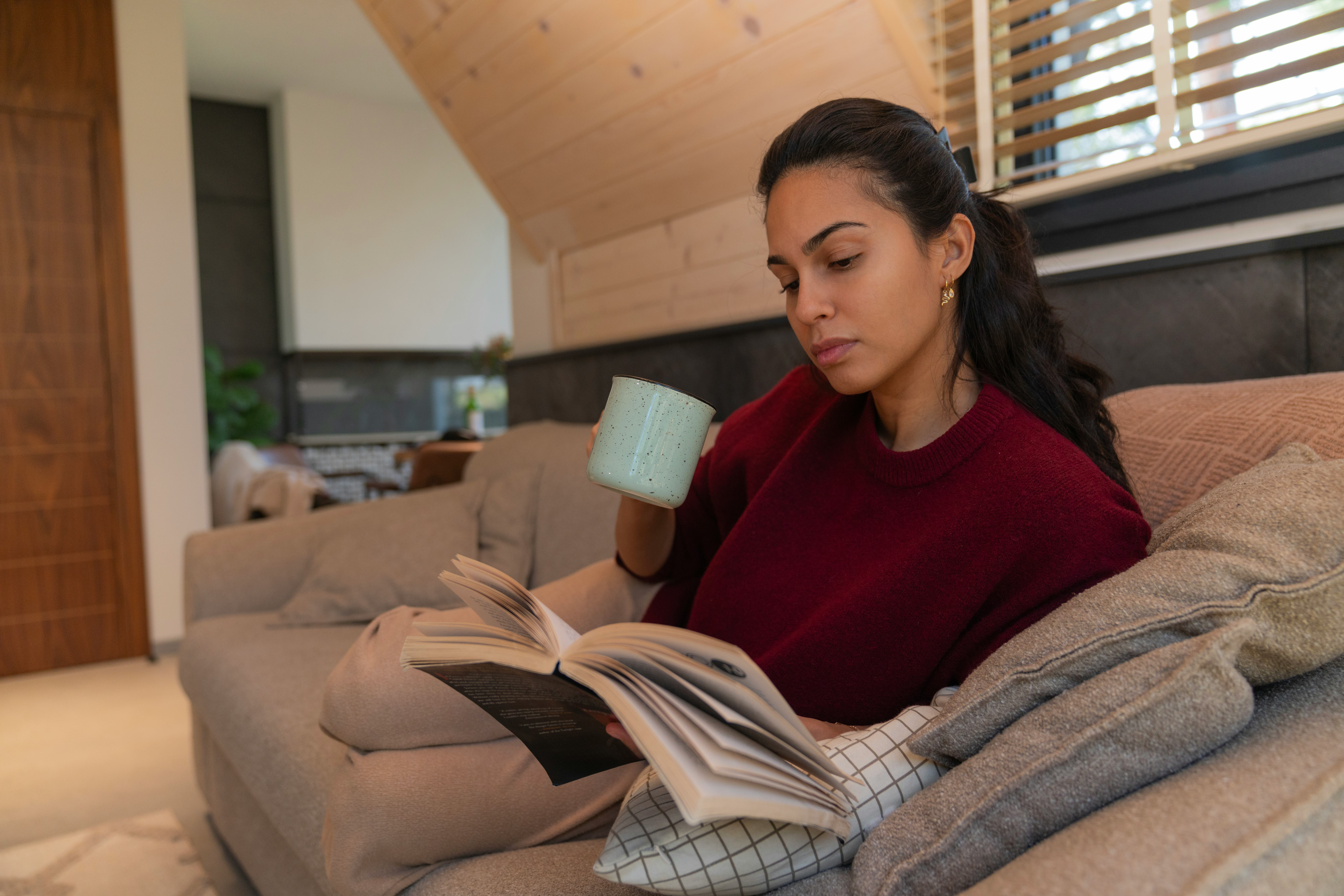 "Immersive Reading" Will Finally Help You Open A Book Before Bed Instead Of Scrolling