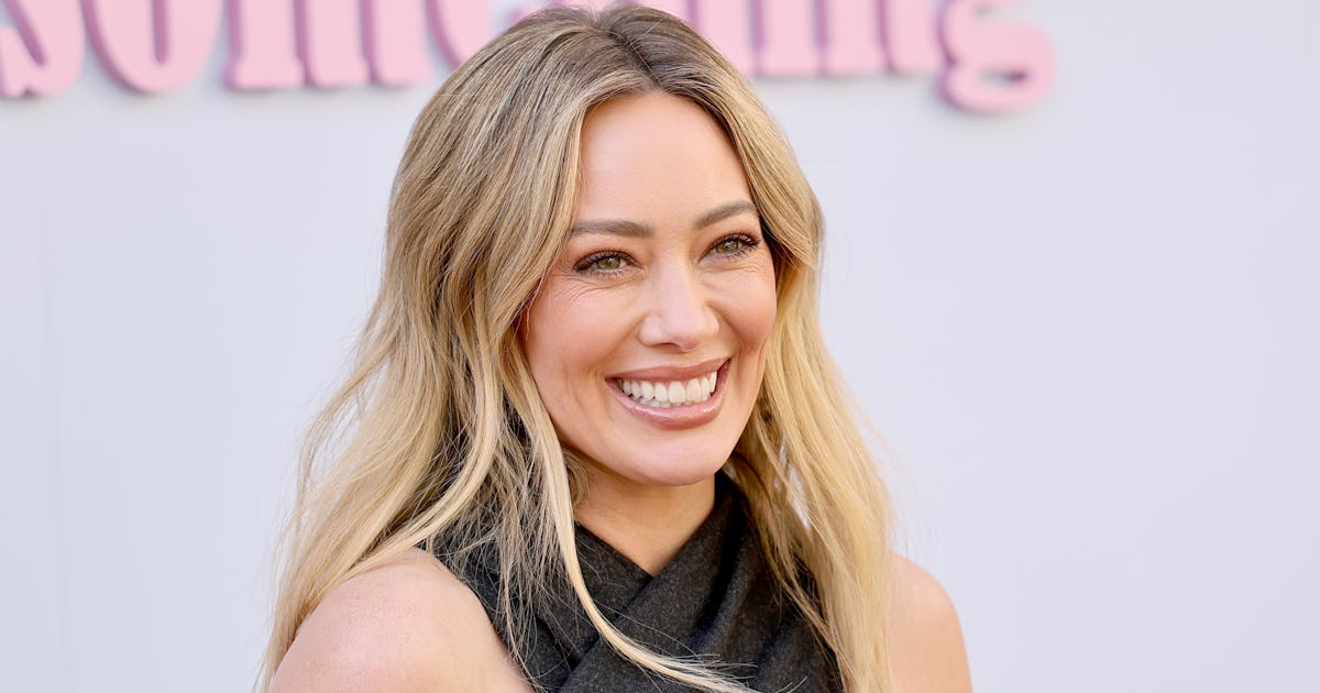 Y2K Queen Hilary Duff Brought Back 2 Early 2000s Trends In 1 'Fit