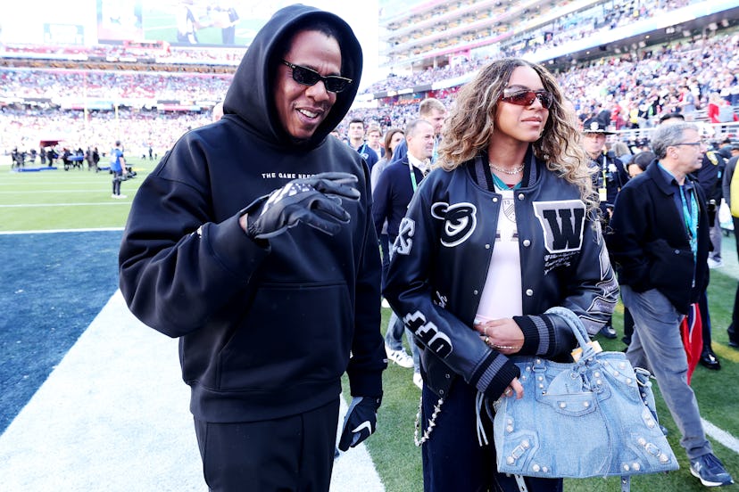 SANTA CLARA, CALIFORNIA - FEBRUARY 08: Jay-Z and daughter Blue Ivy Carter prior to the start of Supe...