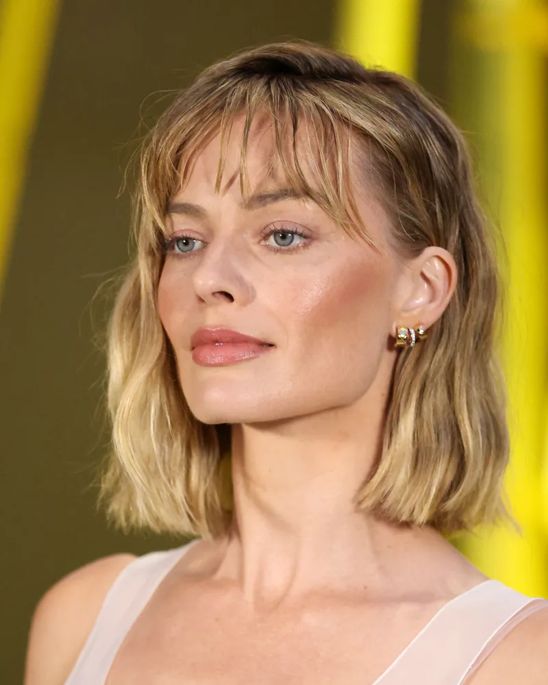 Margot Robbie with a bob with bangs