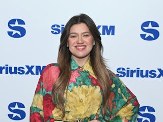 Kelly Clarkson said that 'American Idol' lied about her grand prize after winning Season 1.