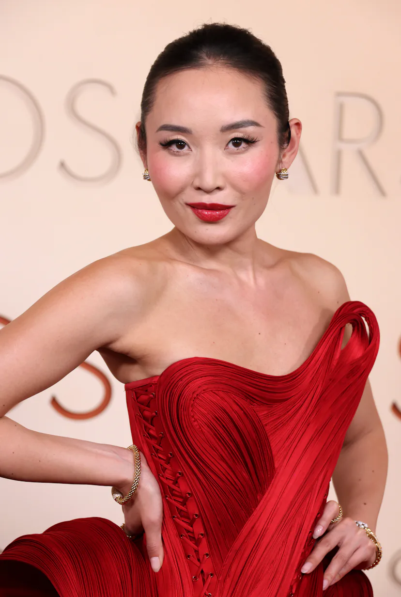 Li Jun Li with a red lip at the Oscars 2026