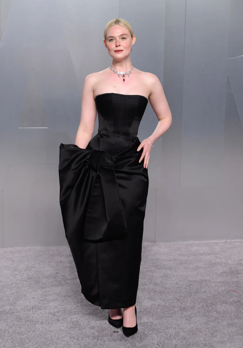 LOS ANGELES, CALIFORNIA - MARCH 15: Elle Fanning attends the 2026 Vanity Fair Oscar Party hosted by ...
