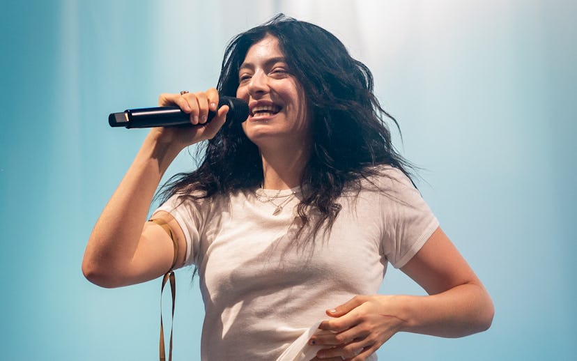 GLASTONBURY, ENGLAND - JUNE 27: (EDITORIAL USE ONLY) Lorde performs during day three of Glastonbury ...