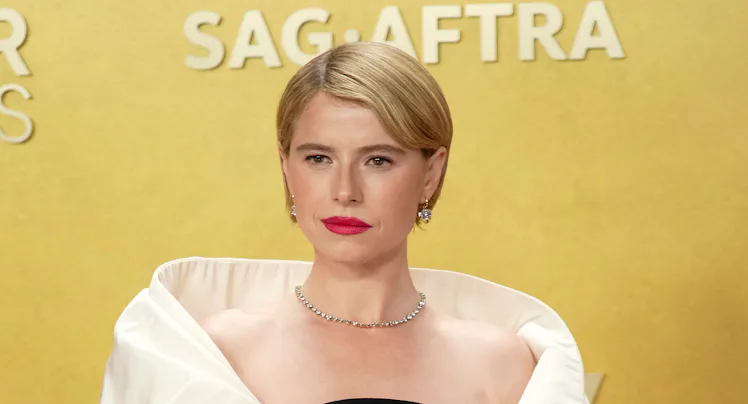 LOS ANGELES, CALIFORNIA - MARCH 01: Jessie Buckley attends the 32nd Annual Actor Awards at Shrine Au...