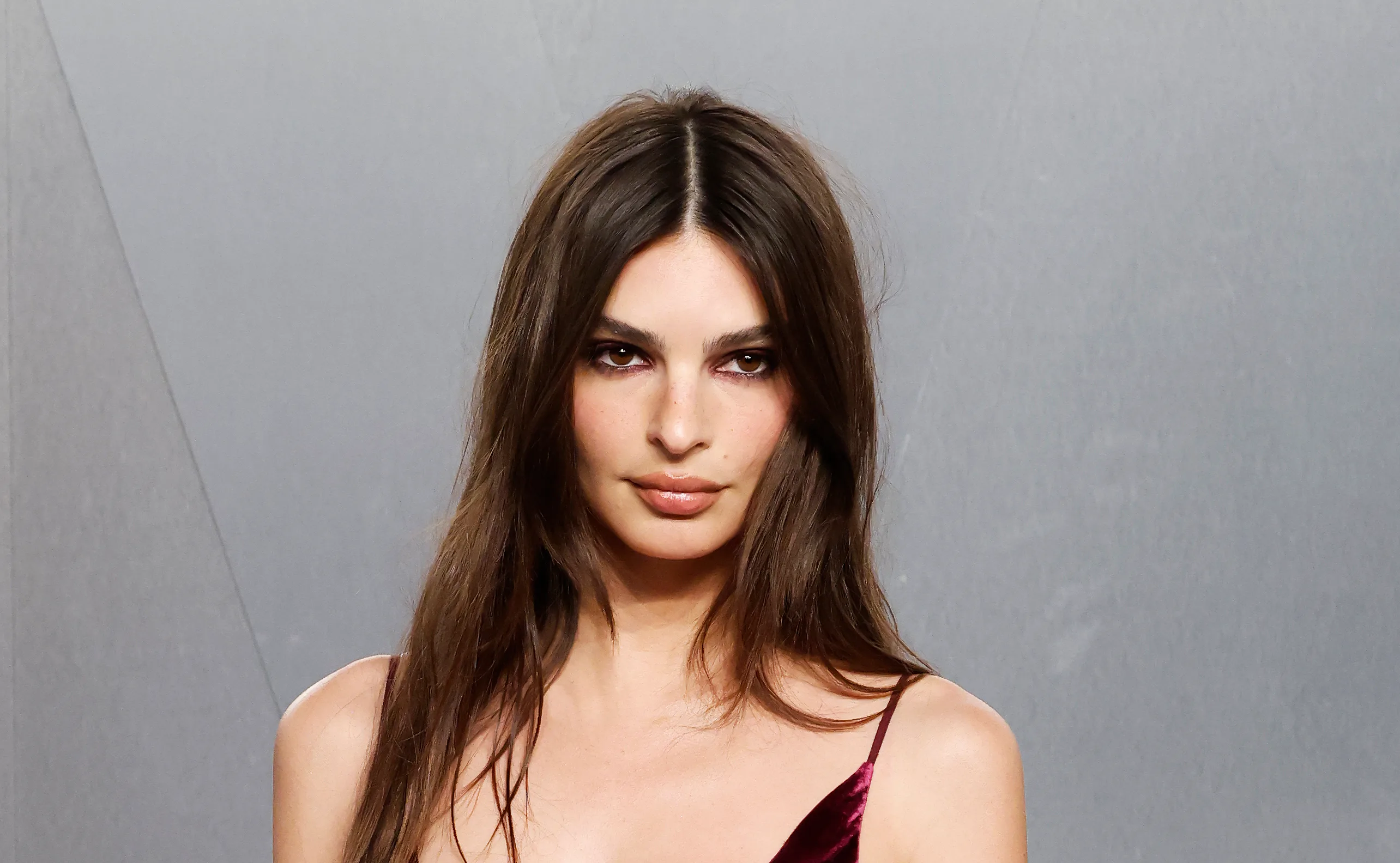 EmRata's Bra-Forward "Logomania" 'Fit May Be The Cure For "Quiet Luxury" Fatigue