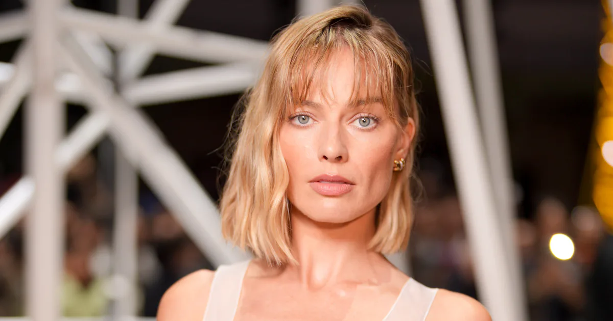 Margot Robbie Just Gave Blair Waldorf's Fave Jacket A Cool-Girl Update