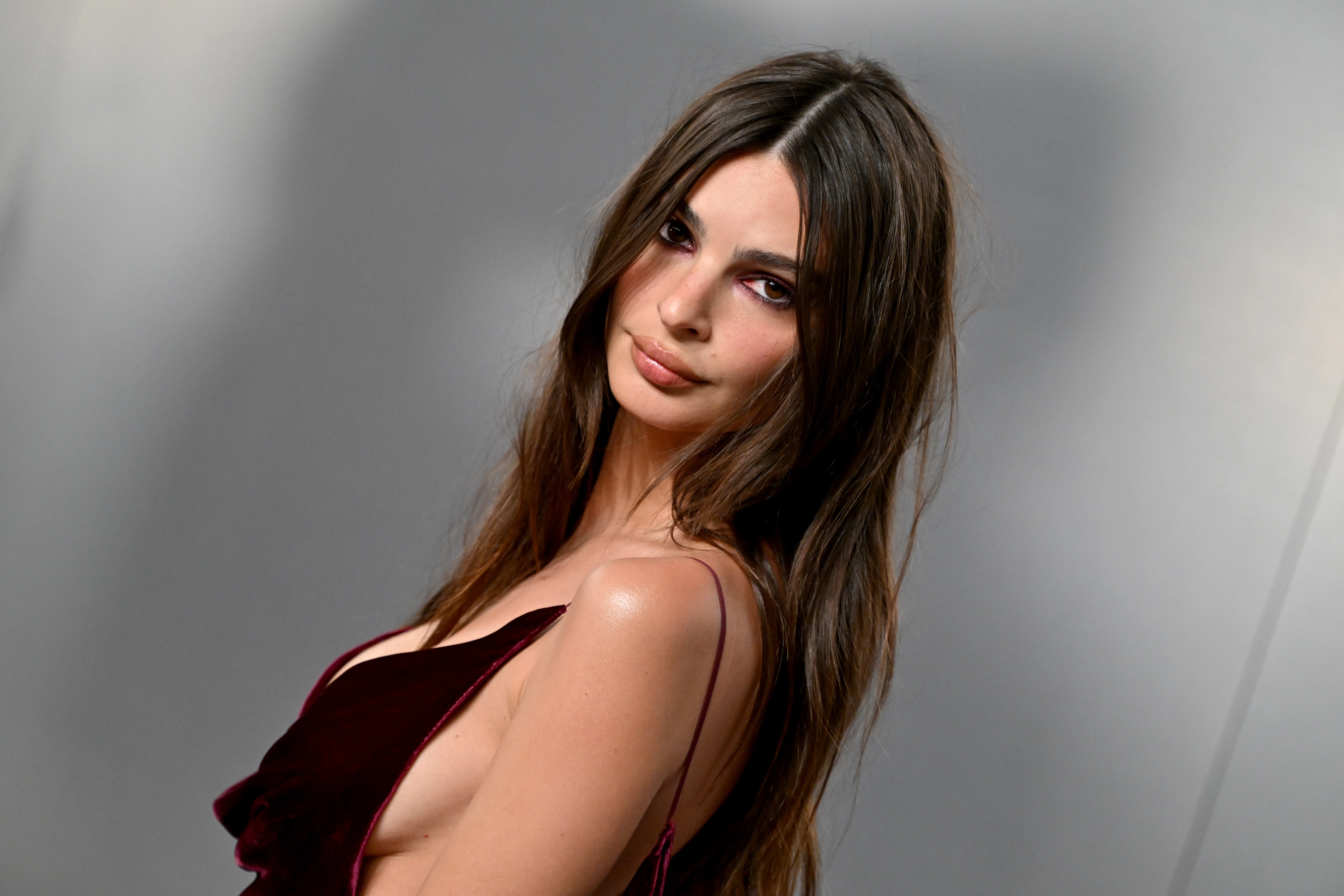 EmRata Stole Carrie Bradshaw's Sexy Bodycon Mini & Gave It A 2026 Refresh
