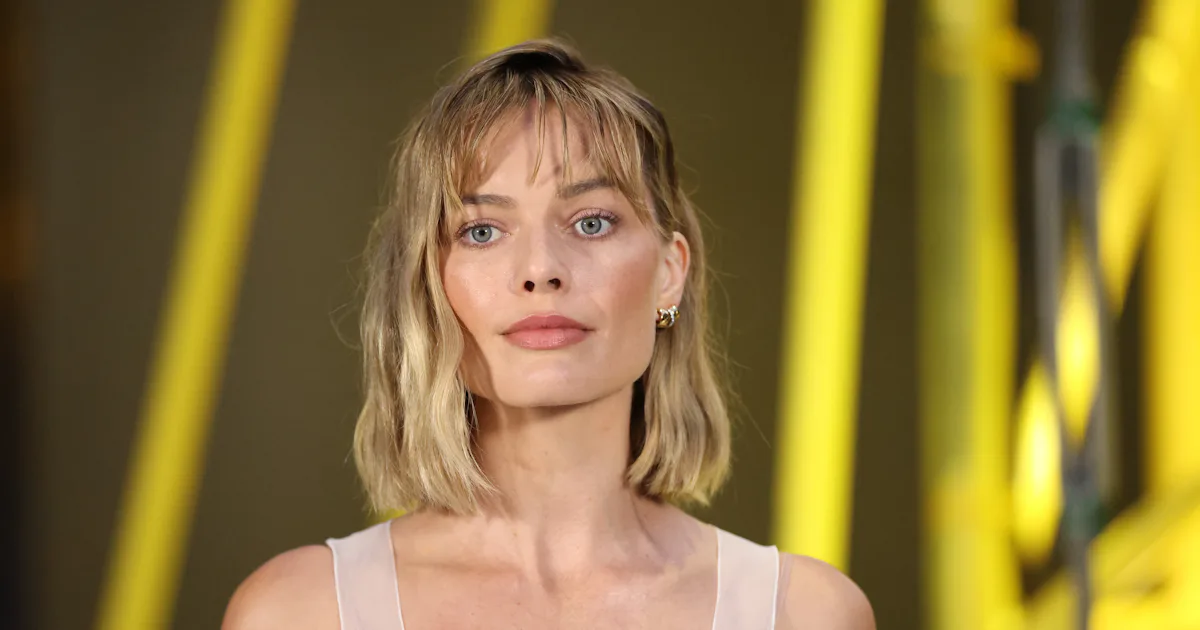 Margot Robbie Found The Perfect Transitional Outfit & It's So Easy To Recreate