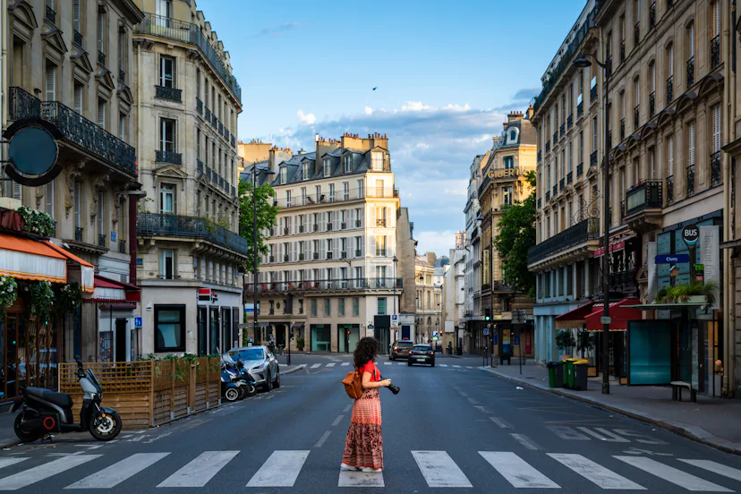 woman in paris astrocartography