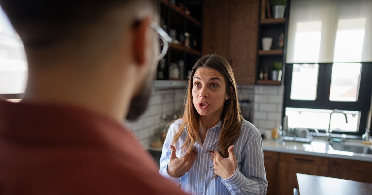 17 Phrases To Shut Down Gaslighting From A Partner, Loved One, Or Coworker