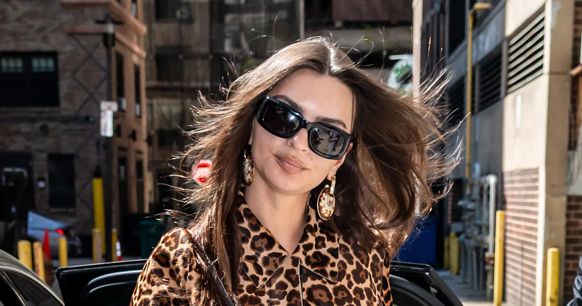 Emily Ratajkowski kombiniert gekonnt drei Trends gleichzeitig