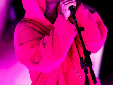 Justin Bieber reportedly responded to the controversy caused by his YouTube-heavy Coachella 2026 set...