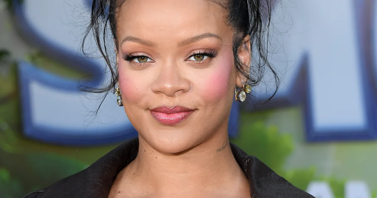 Rihanna Jumped On The Literary Chic Trend With Her Fave It Bag