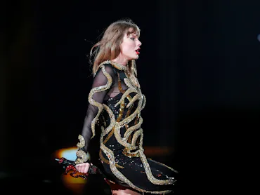 NEW ORLEANS, LOUISIANA - OCTOBER 25: (EDITORIAL USE ONLY. NO STANDALONE PUBLICATION USE (NO SPECIAL ...