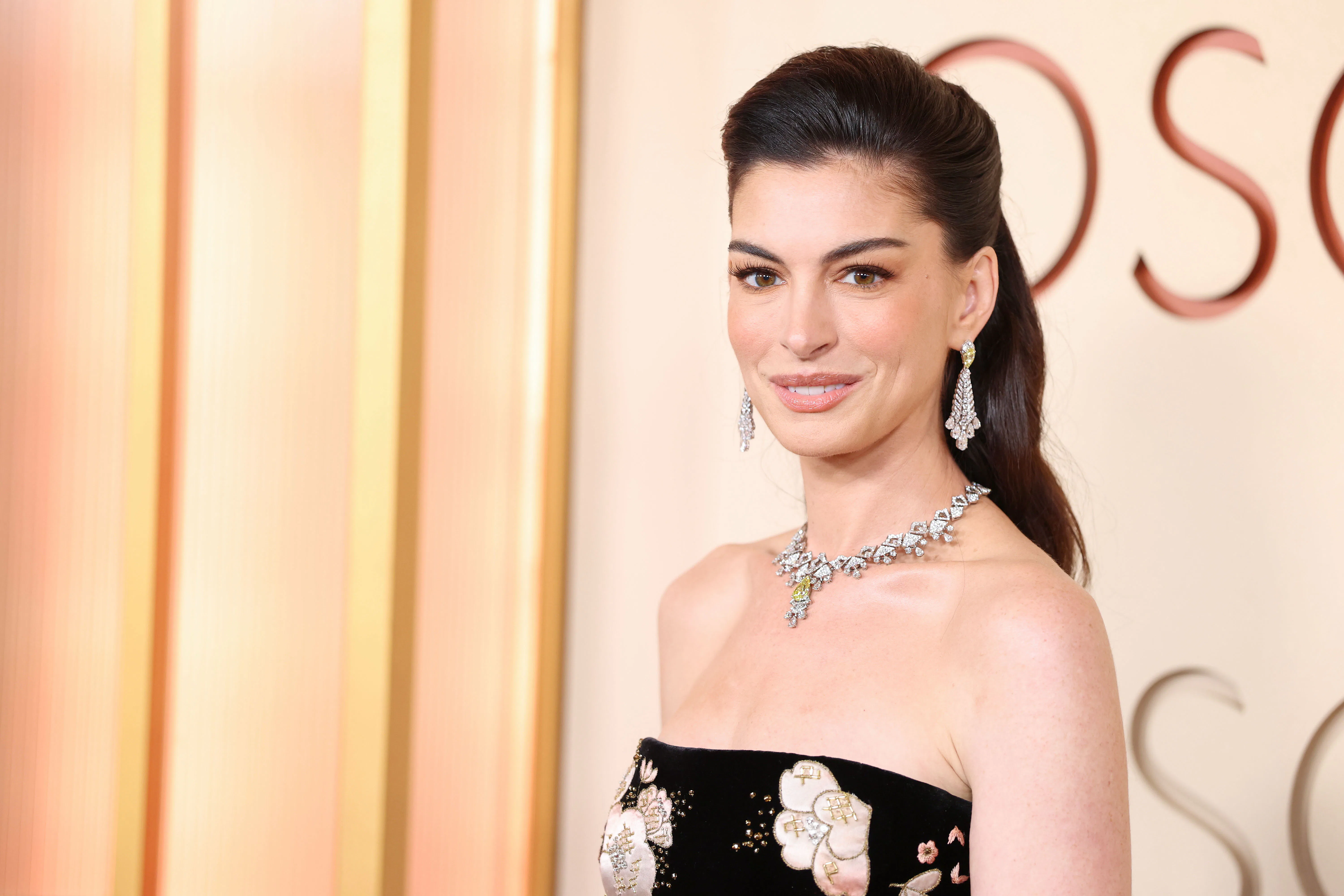 Anne Hathaway’s Best Red Carpet Looks Would Make Miranda Priestly Proud