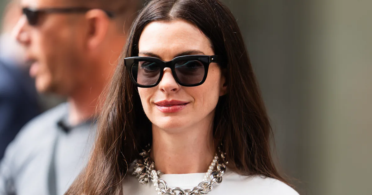 Anne Hathaway, Sarah Pidgeon, & More Chic Stars Have A New Surprise Fave Jean