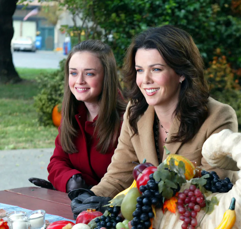 LOS ANGELES - OCTOBER 24: "Let The Games Begin" (l-r) Alexis Bledel as Rory Gilmore, Lauren Graham ...