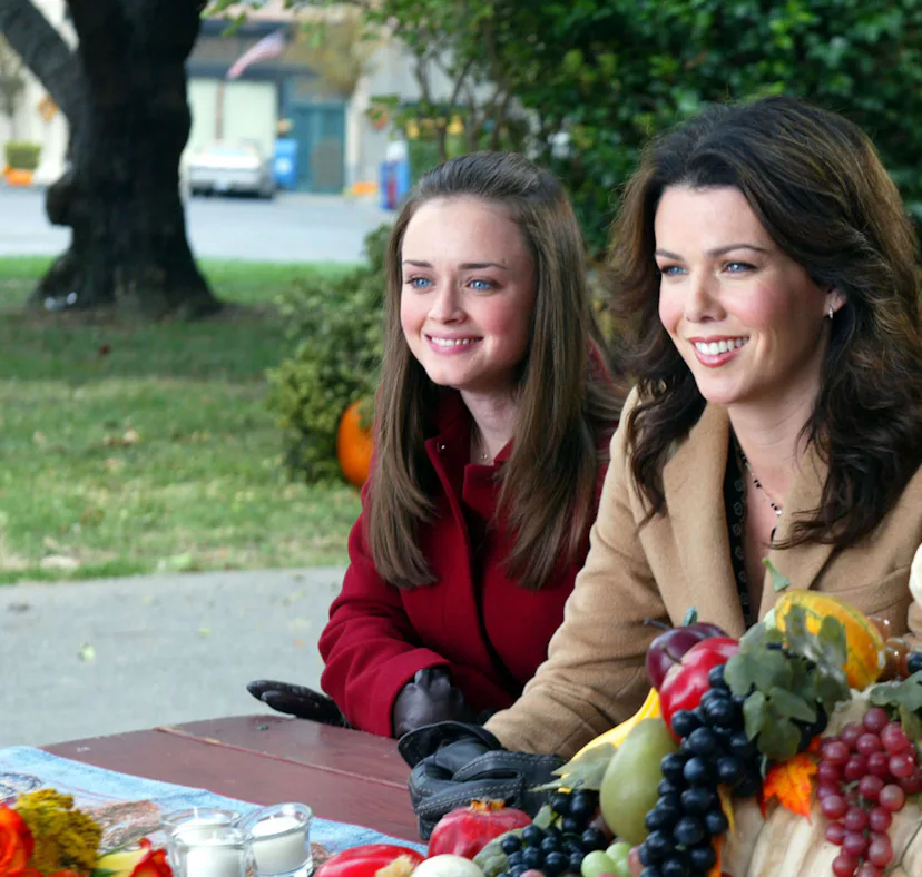 LOS ANGELES - OCTOBER 24: "Let The Games Begin" (l-r) Alexis Bledel as Rory Gilmore, Lauren Graham ...