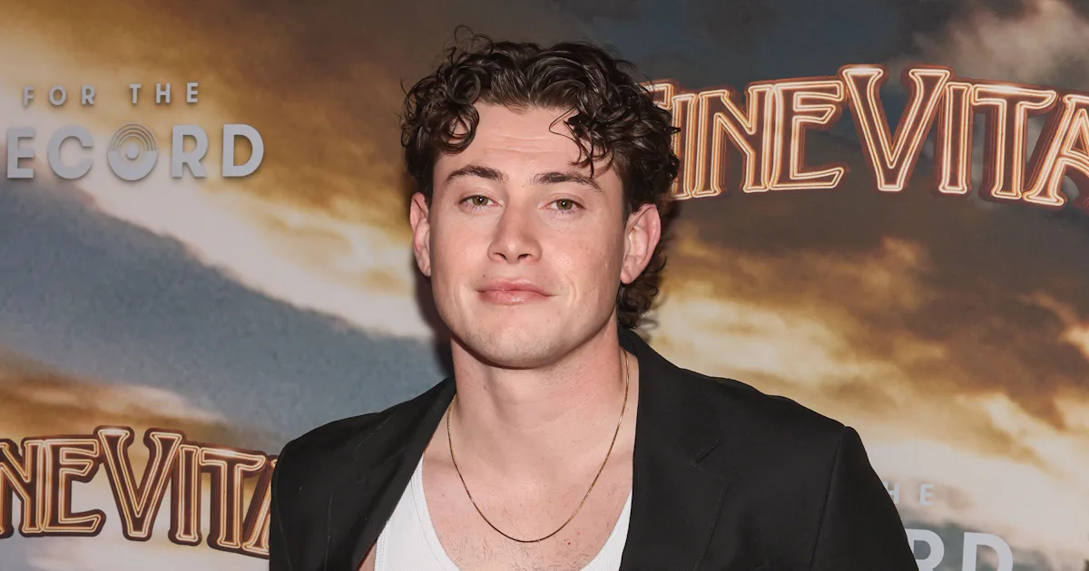 L.J. Benet Is As Obsessed With 'Twilight' As You Are