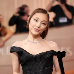 BEVERLY HILLS, CALIFORNIA - JANUARY 11: (FOR EDITORIAL USE ONLY) Ariana Grande attends the 83rd annu...