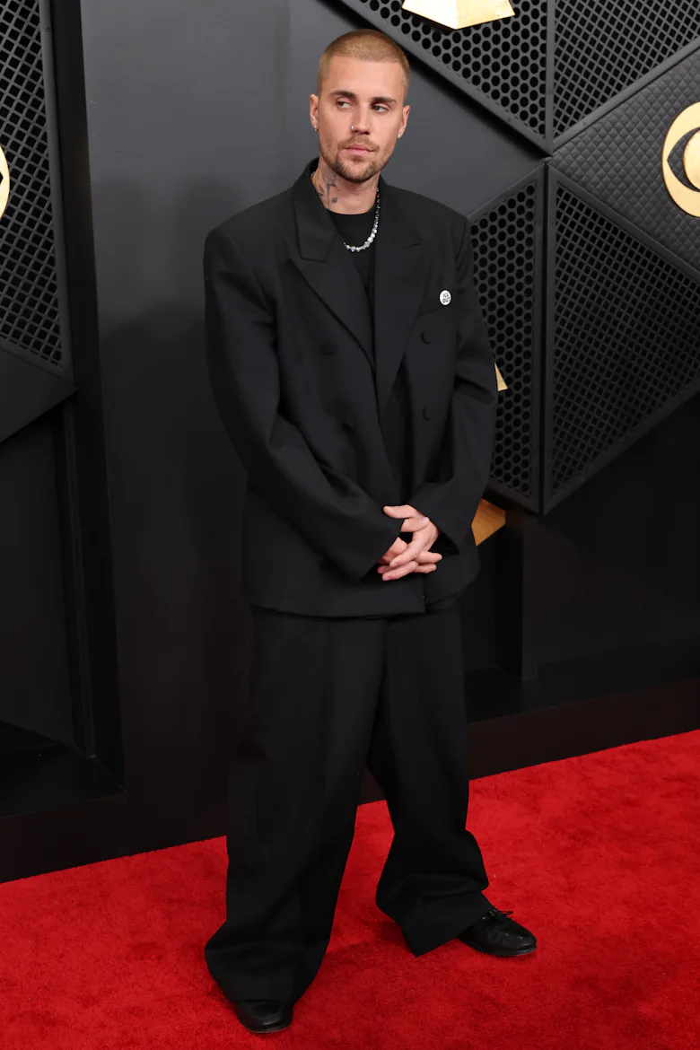 justin bieber formal dress Justin Bieber's Grammy Awards 2016 Dress