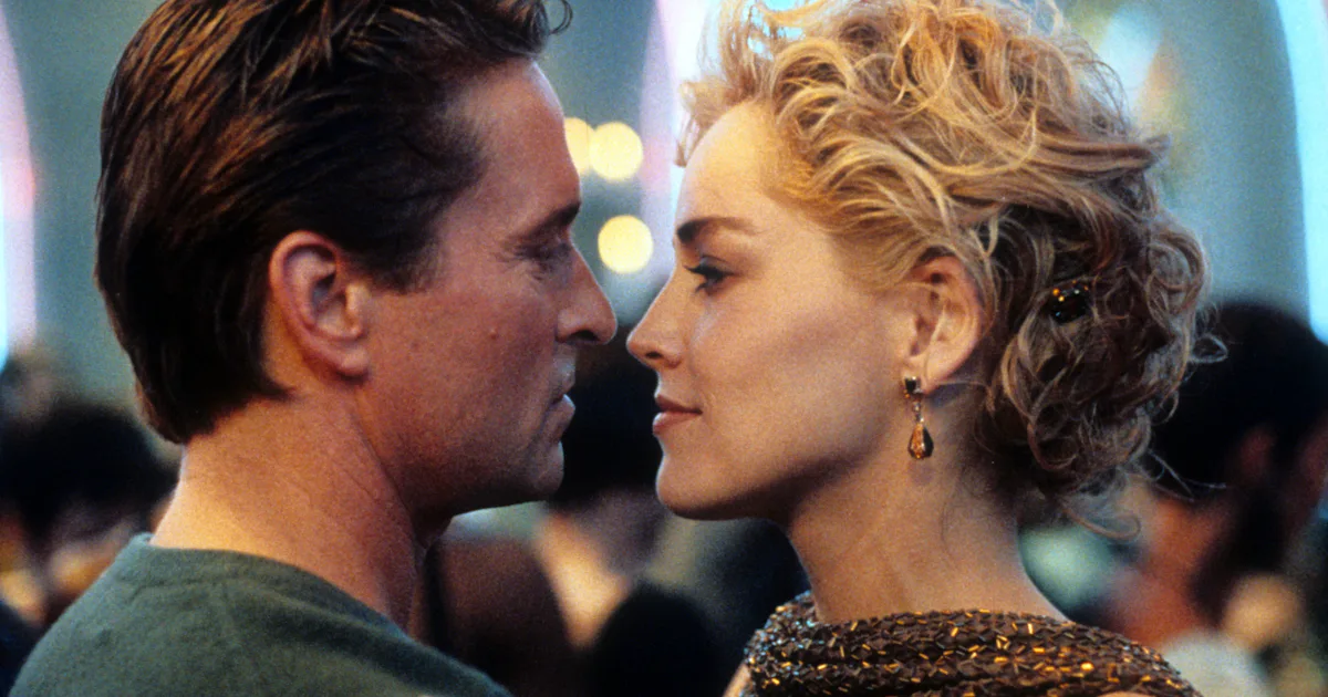 33 jaar later herstart een controversiële regisseur een klassieke erotische thriller 33 jaar later herstart een controversiële regisseur een klassieke erotische thriller