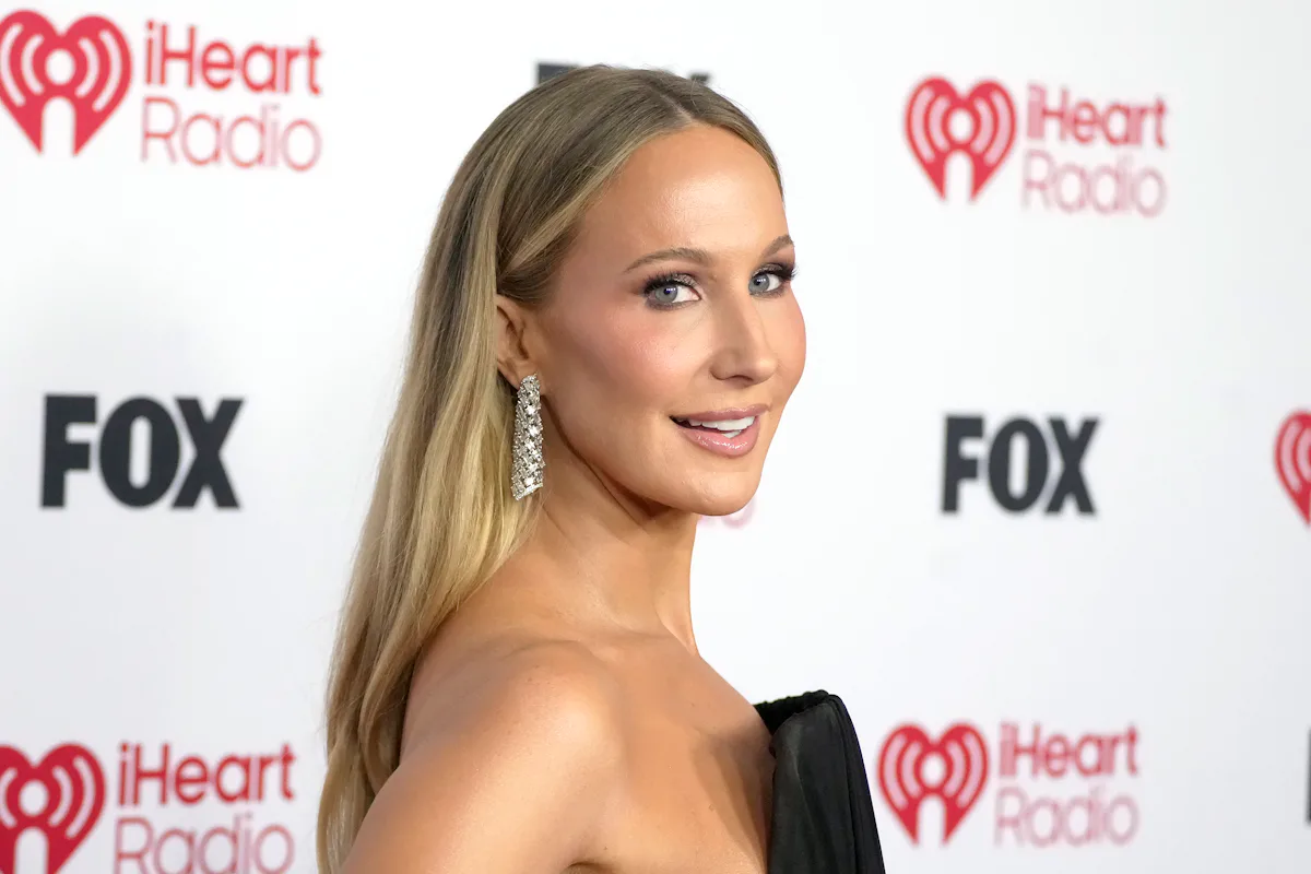 Nikki Glaser Explains Why She Encourages Her Boyfriend To Cheat On Her