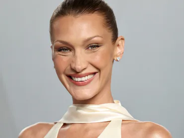LOS ANGELES, CALIFORNIA - MARCH 15: Bella Hadid attends the 2026 Vanity Fair Oscar Party Hosted By M...