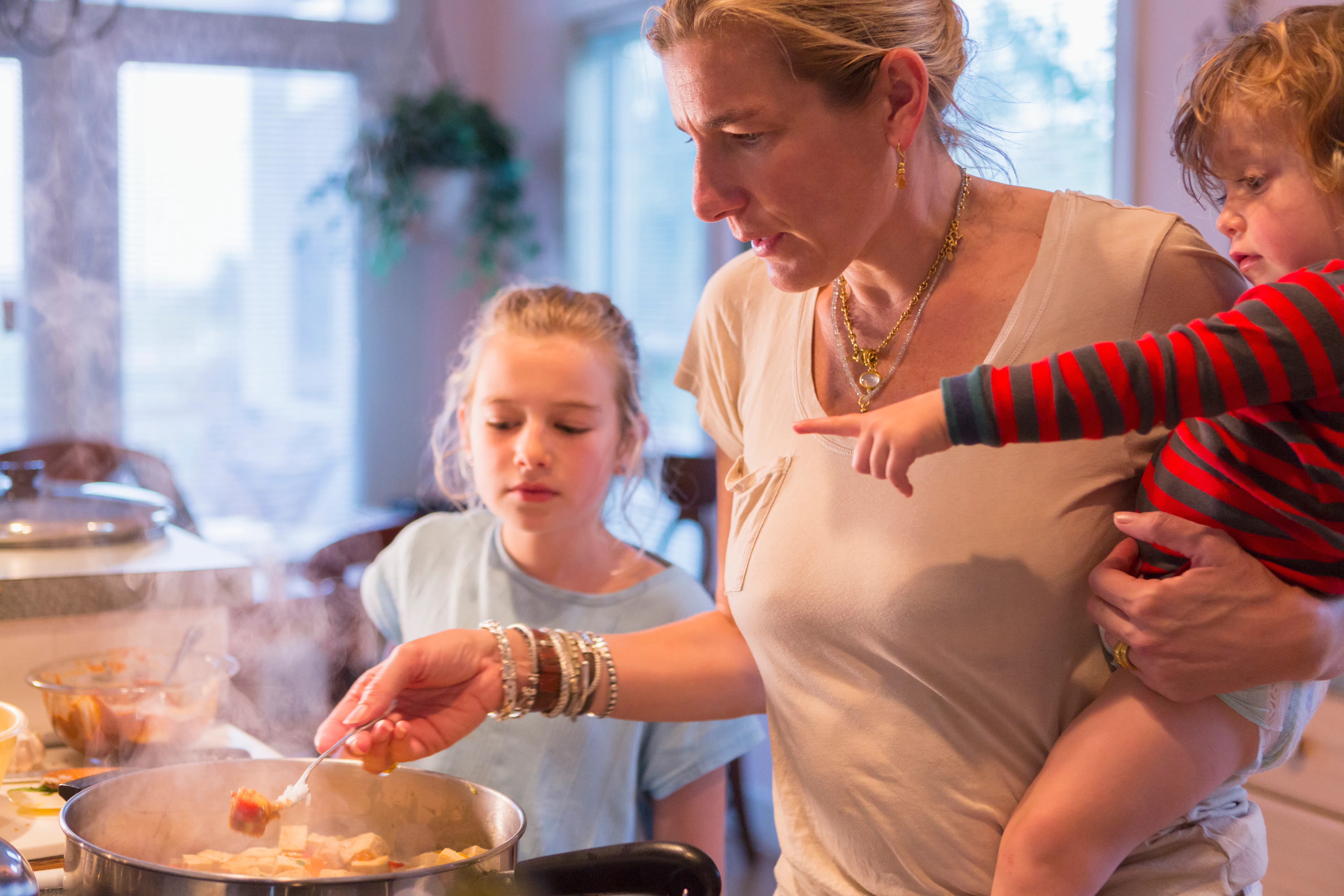 One Mom Asked Reddit If She Was Alone In "Dreading" Making 3 Meals A Day & NOPE