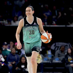 CHICAGO, ILLINOIS - SEPTEMBER 11: Breanna Stewart #30 of the New York Liberty dribbles the ball up t...