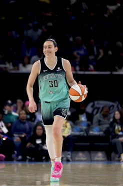 CHICAGO, ILLINOIS - SEPTEMBER 11: Breanna Stewart #30 of the New York Liberty dribbles the ball up t...