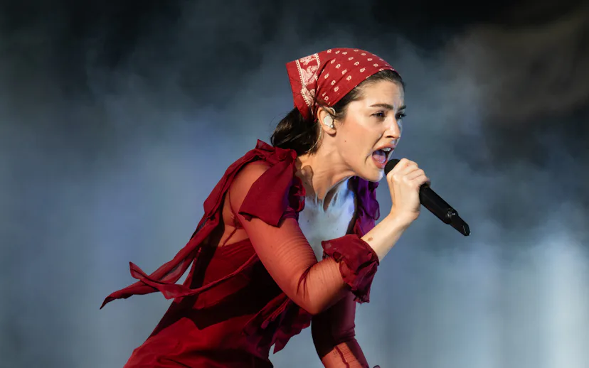 GLASTONBURY, ENGLAND - JUNE 27: (EDITORIAL USE ONLY) Gracie Abrams performs on the Other stage durin...