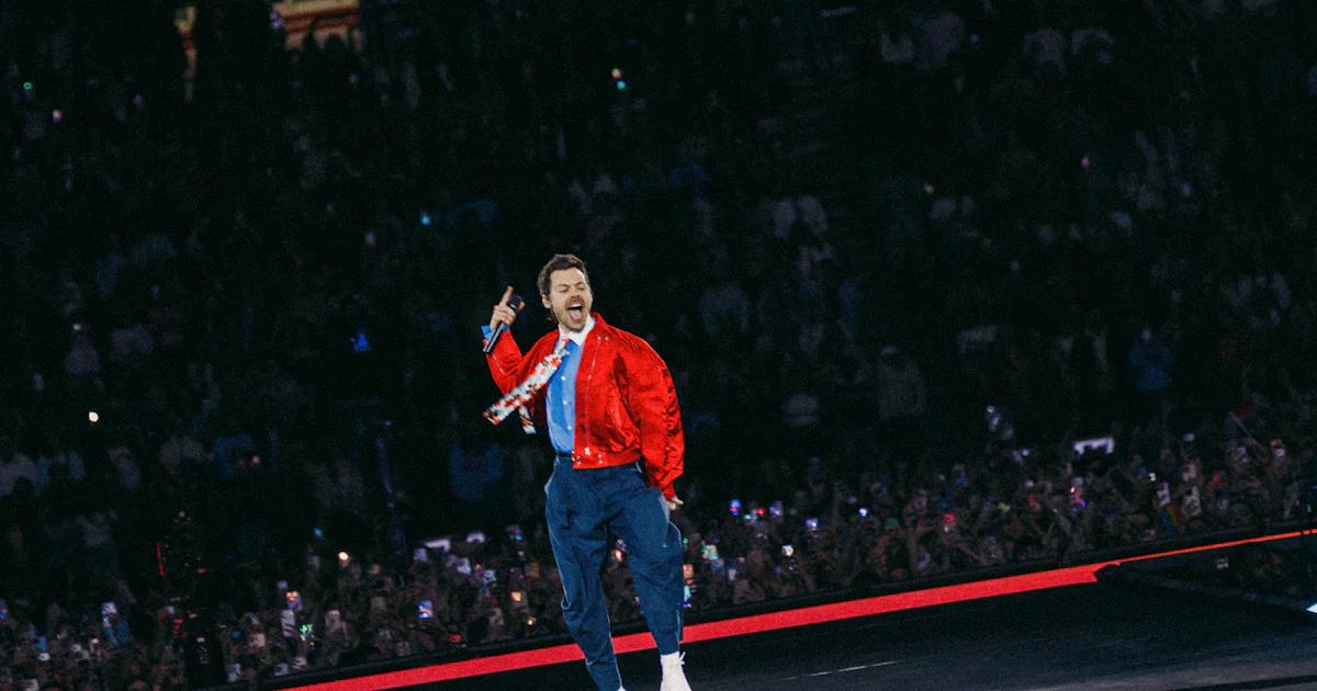 Why Is Harry Styles' Tour Stage So Ridiculously Large?