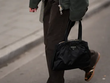 Printed sneakers street style