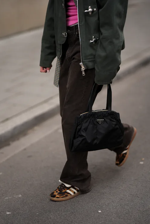 Printed sneakers street style