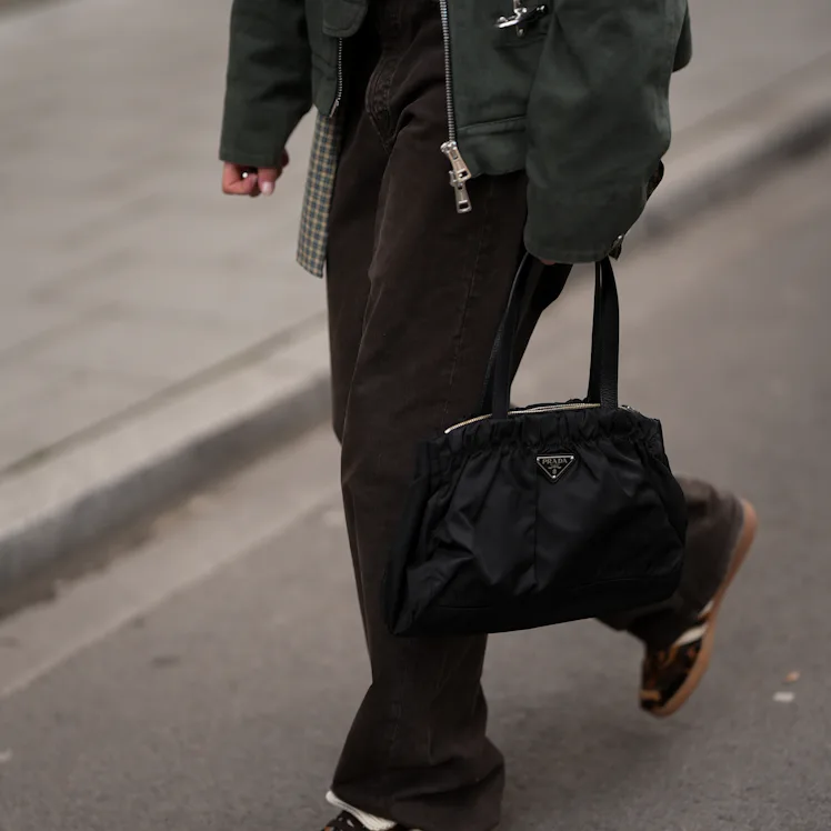 Printed sneakers street style