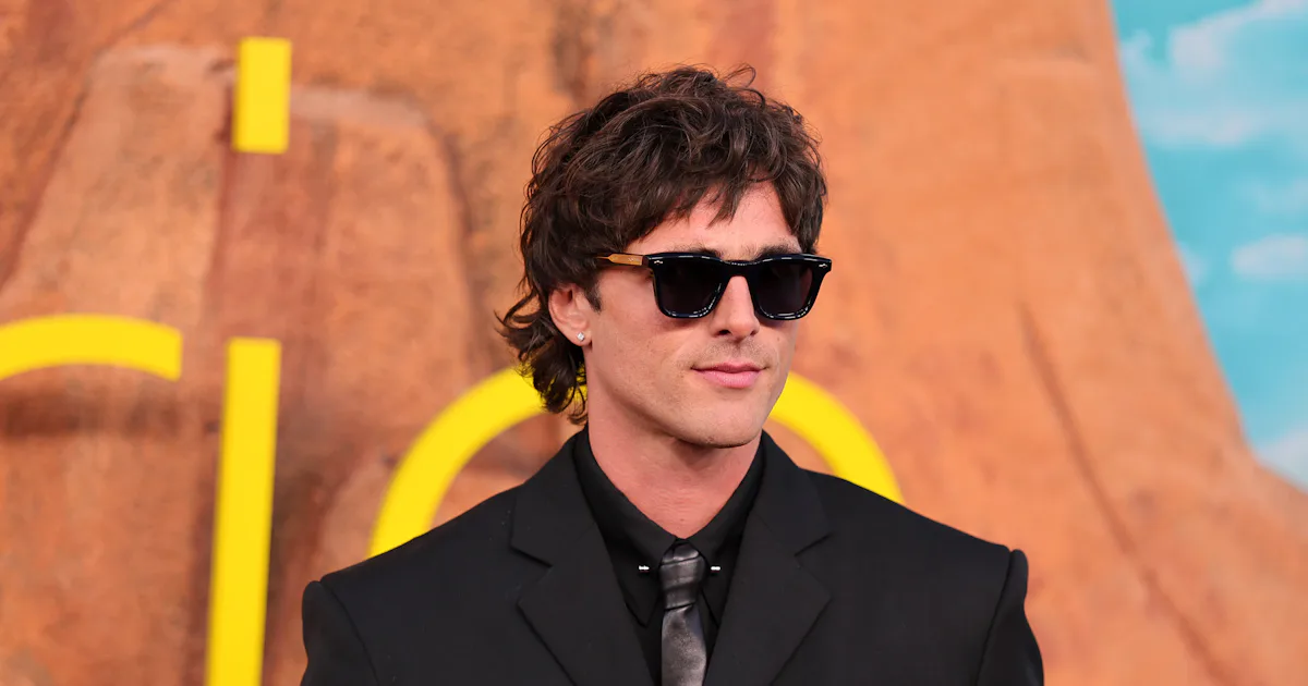 Jacob Elordi Thought His 'Euphoria' Death Was "Nice" & "Cuddly"