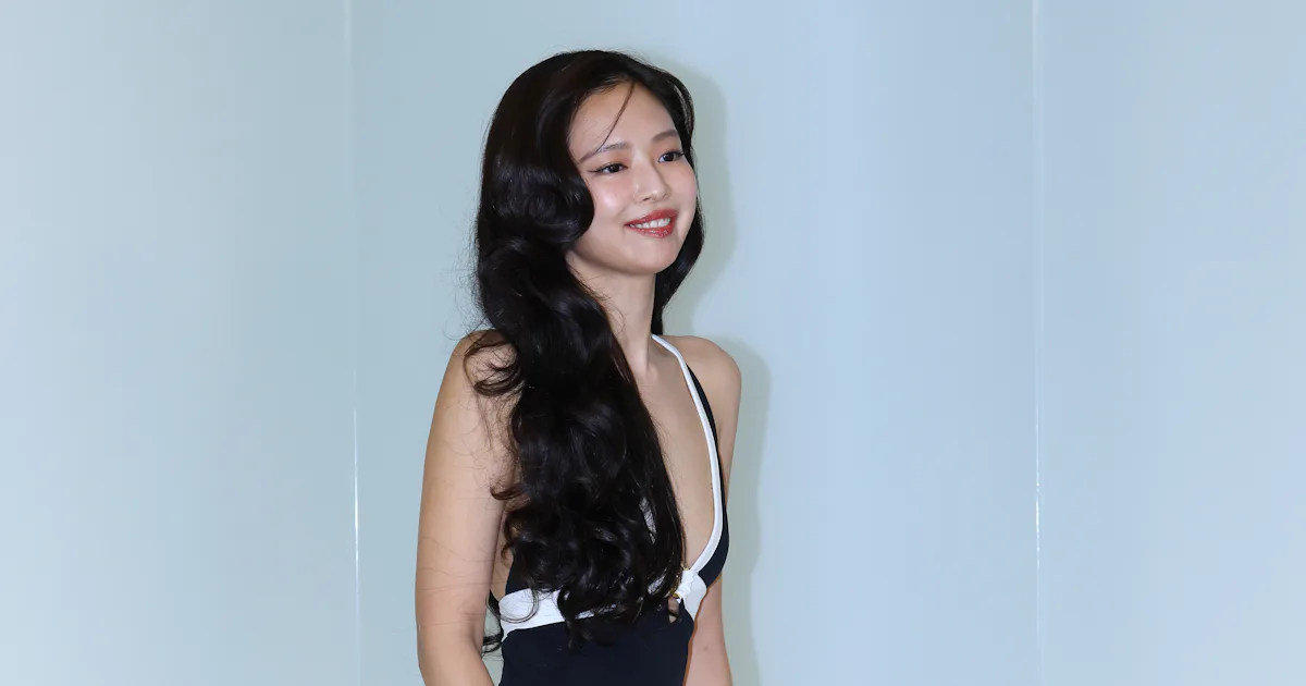Blackpink s Jennie Gives Classic Chanel Codes A Risqu Twist blackpink-s-jennie-gives-classic-chanel-codes-a-risqu-twist
