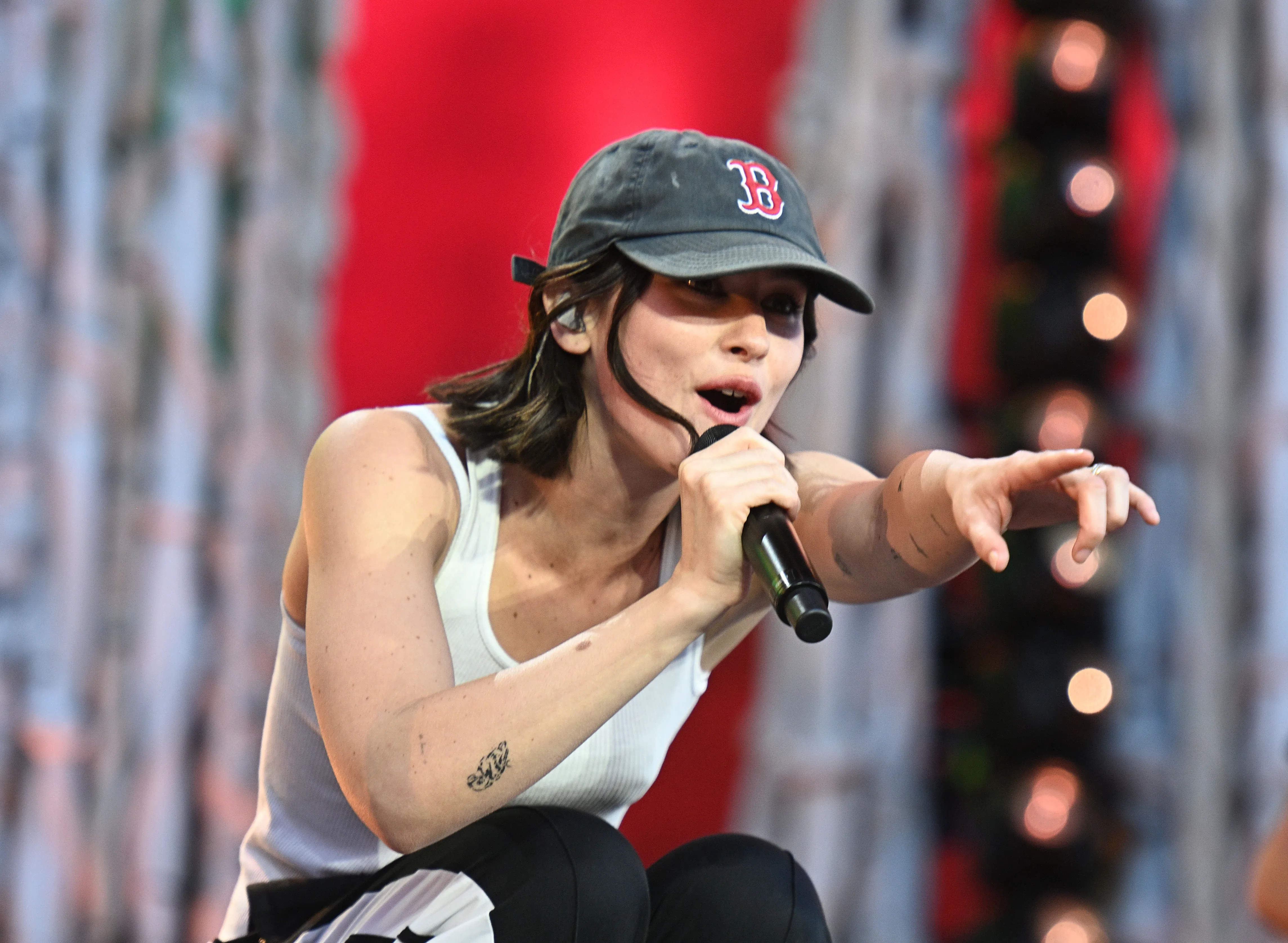 LONDON, ENGLAND - JULY 04: Gracie Abrams joins Noah Kahan on the Great Oak stage during BST Hyde Par...