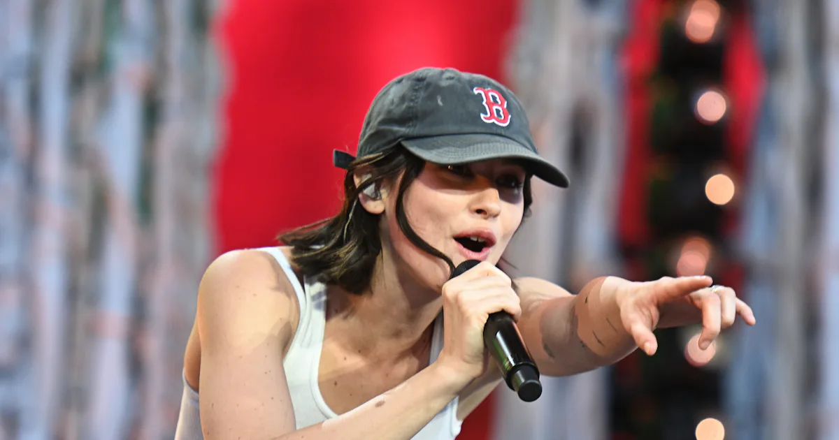 Gracie Abrams Wants You To Look At Her Life On Tour