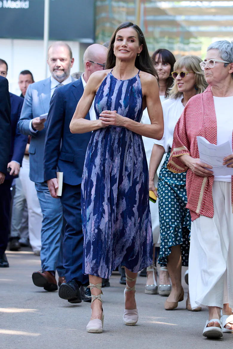 Queen Letizia’s Heatwave Style: How She Dresses to Stay Cool Queen Letizia’s Heatwave Style: How She Dresses to Stay Cool