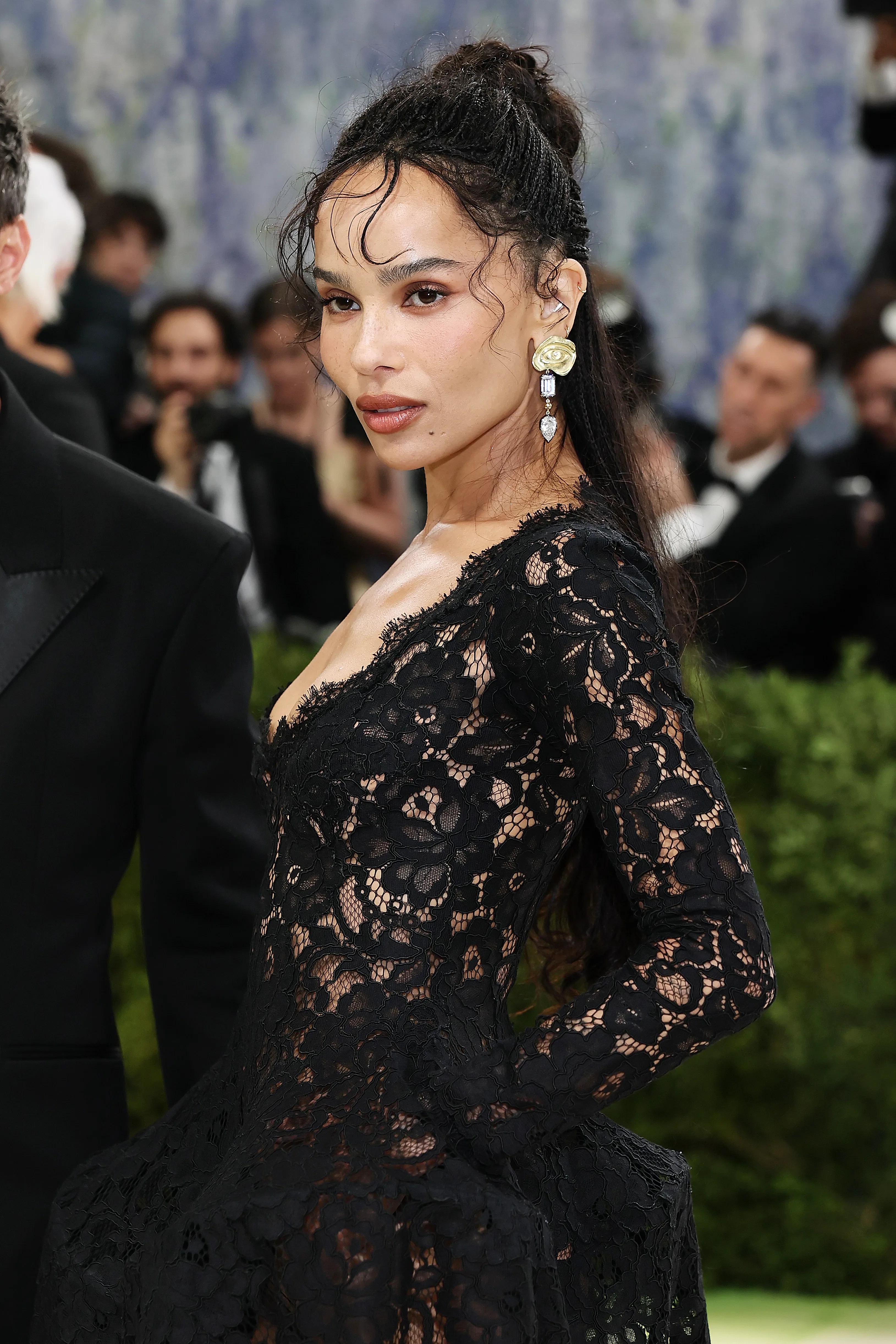  Zoë Kravitz attends the 2026 Met Gala 