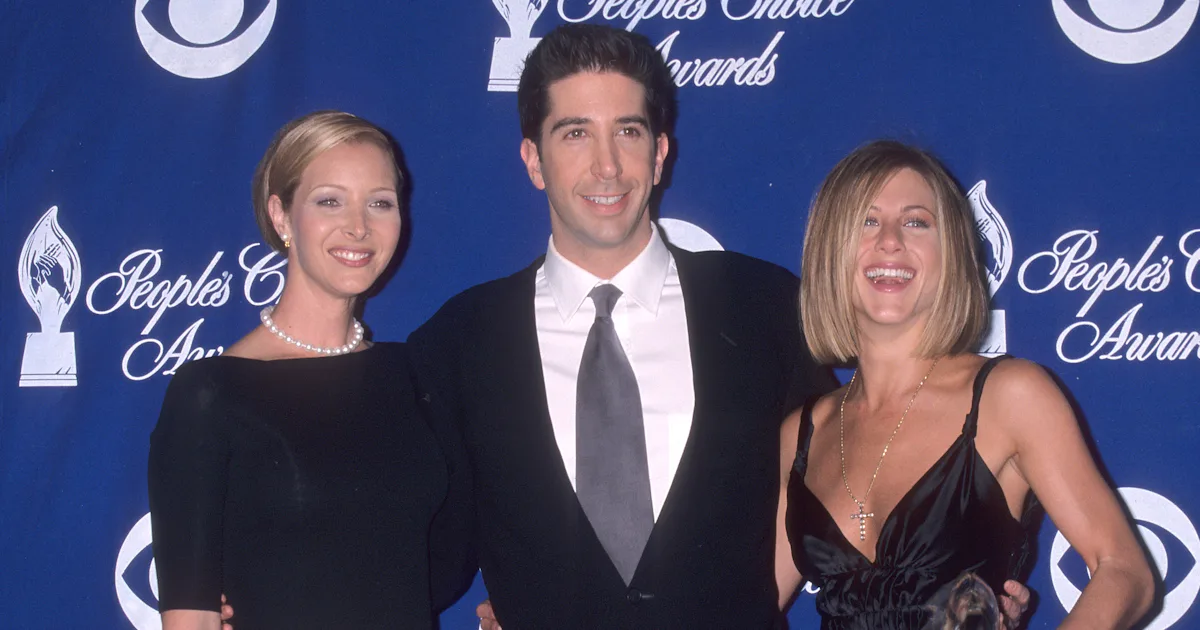 Lisa Kudrow Has The Correct Opinion About Ross & Rachel's "Break" On 'Friends'