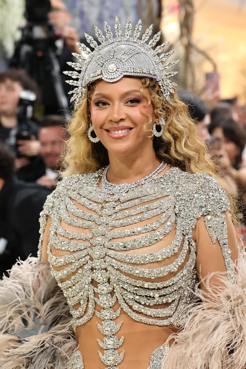 Extra Long Metal R Pin The 2026 Met Gala Best Beauty Looks Are So Glamorous — And On Theme
