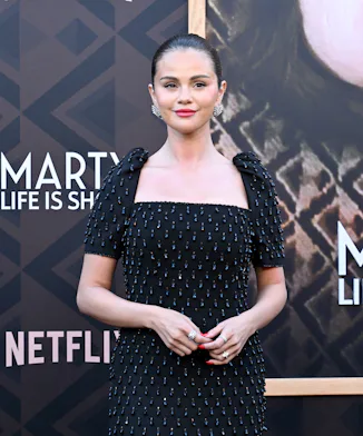 Selena Gomez clarified why she commented "lol" under a photo of Taylor Swift at the New York Knicks ...