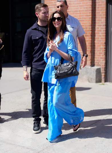 I tried Anne Hathaway's "Coastal City Girl" aesthetic with her stylist Erin Walsh to get her top tip...