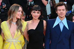VENICE, ITALY - SEPTEMBER 05: Olivia Wilde, Sydney Chandler and Harry Styles attend the "Don't Worr...