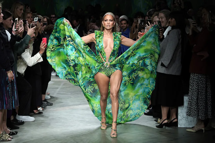 jlo in versace green dress This is still very much her color. Click the link in the comments to see #JenniferLopez's update to her iconic green Versace dress